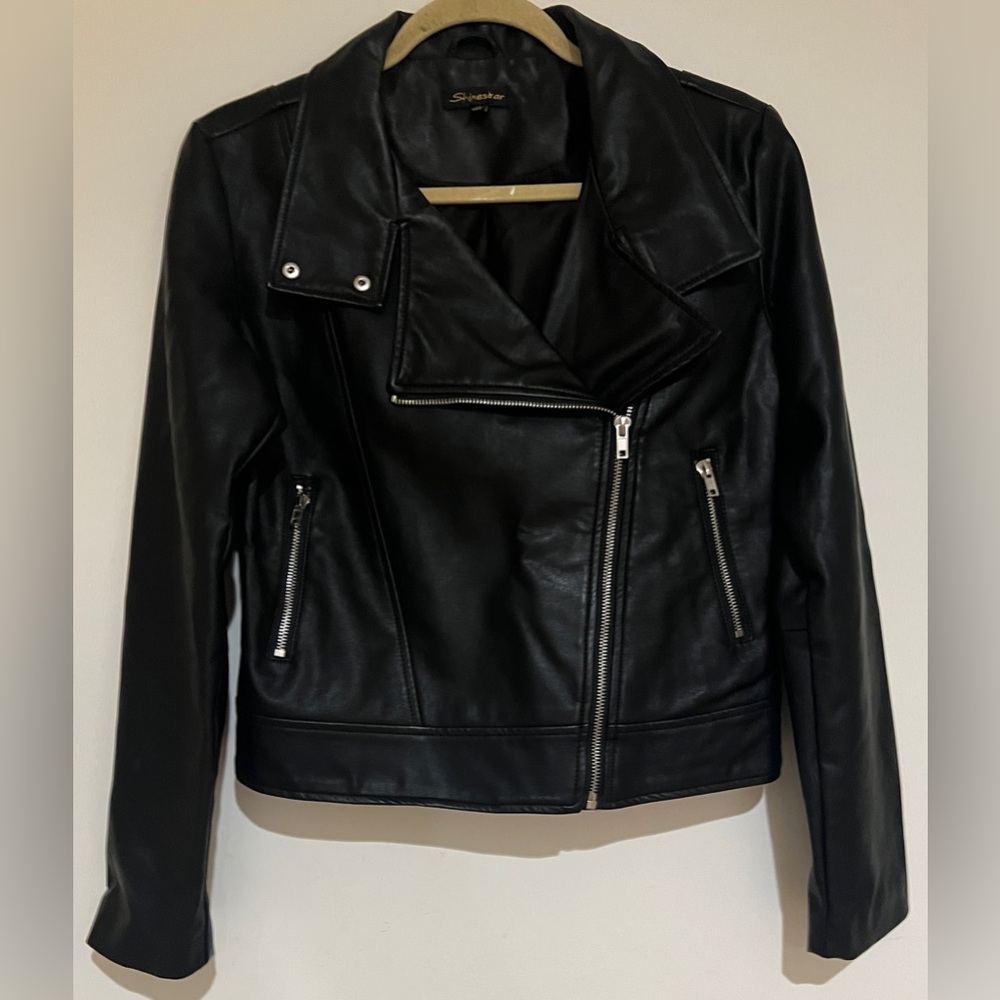 Women’s Sleek Black Leather Jacket